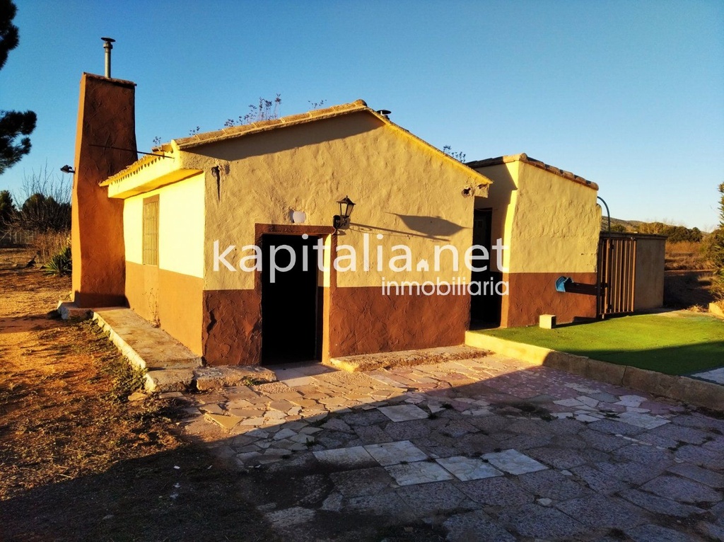 Country house for sale in Banyeres de Mariola, La Marjal area.