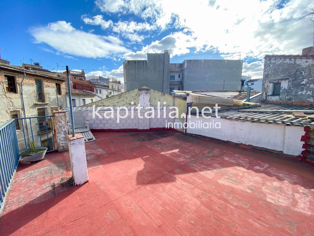 Nice building for sale in the Llombo area, Ontinyent.