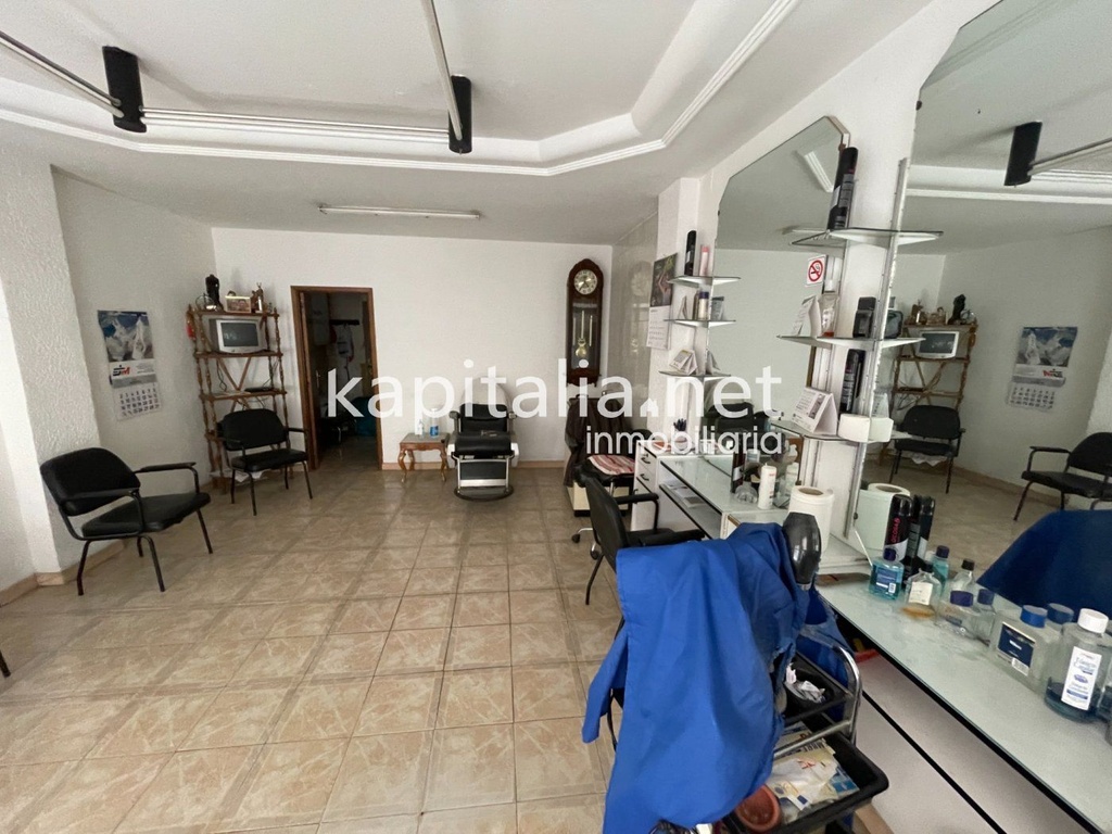 Commercial premises for sale in Ontinyent, Sant Josep area.