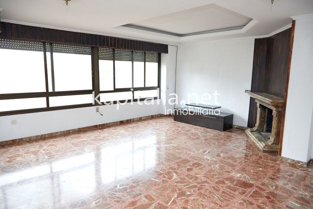 Spacious flat for sale in the centre of Albaida (Valencia)