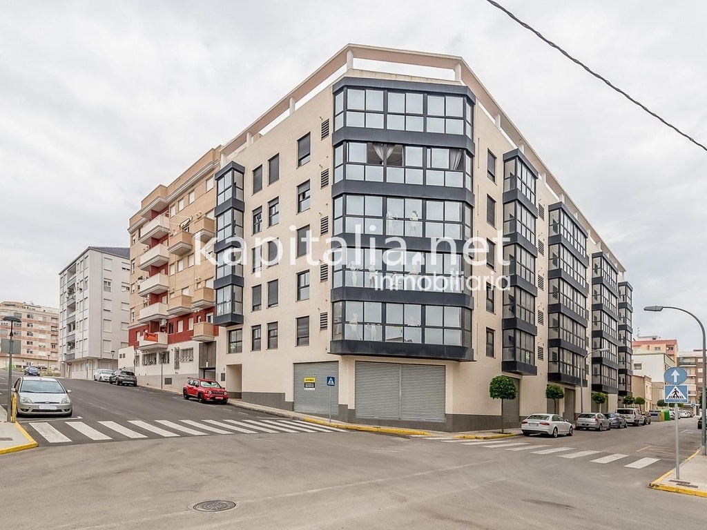Amplio Local comercial en venta en L´Olleria ( Valencia)