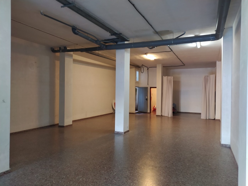 LOCAL DIÁFANO EN VENTA O ALQUILER EN ONTINYENT, EN PLAZA EMBLEMÁTICA