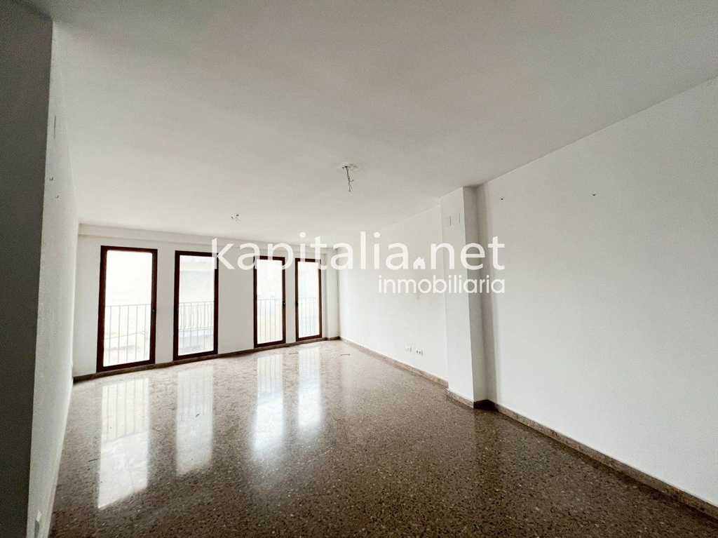 Flat for sale in Albaida very close to shops