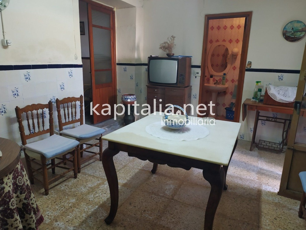 VILLAGE HOUSE FOR SALE IN BENISSUERA
