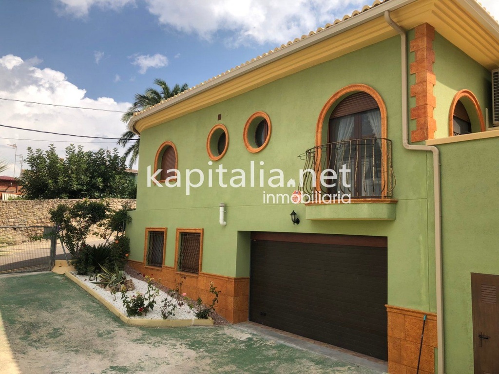 Villa zum Verkauf oder zur Miete in Beniatjar