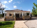 Chalet seminuevo a la venta con piscina y excelentes vistas en Guadassequies