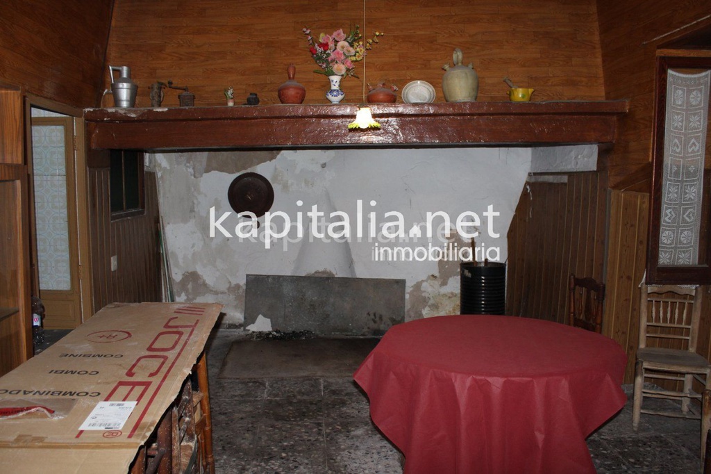 Gran casa con cuevas a la venta en Bocairent!