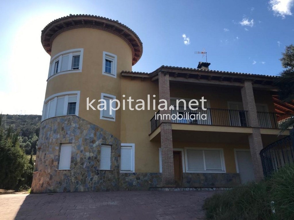 Espectacular chalet a la venta en Carcaixent