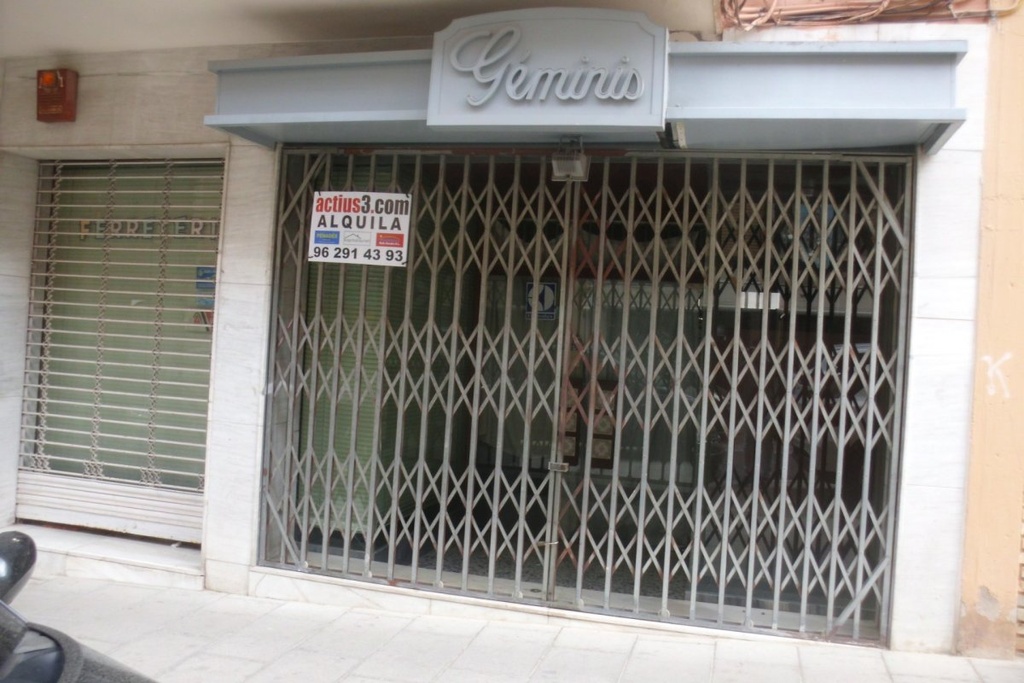 Local comercial en alquiler en C/ Pintor Segrelles - Ontinyent