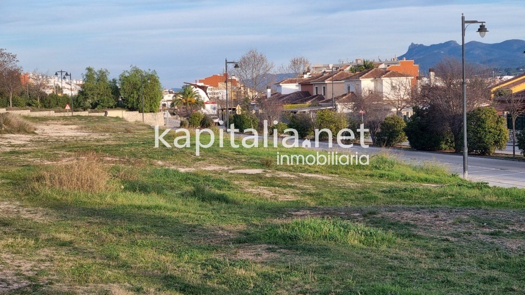 Parcela a la venta en la urbanización Les Aigues de Ontinyent.