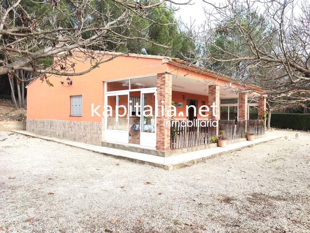 INTERESTING COUNTRY HOUSE FOR SALE LOCATED IN THE TOWN OF BENIGANIM.
