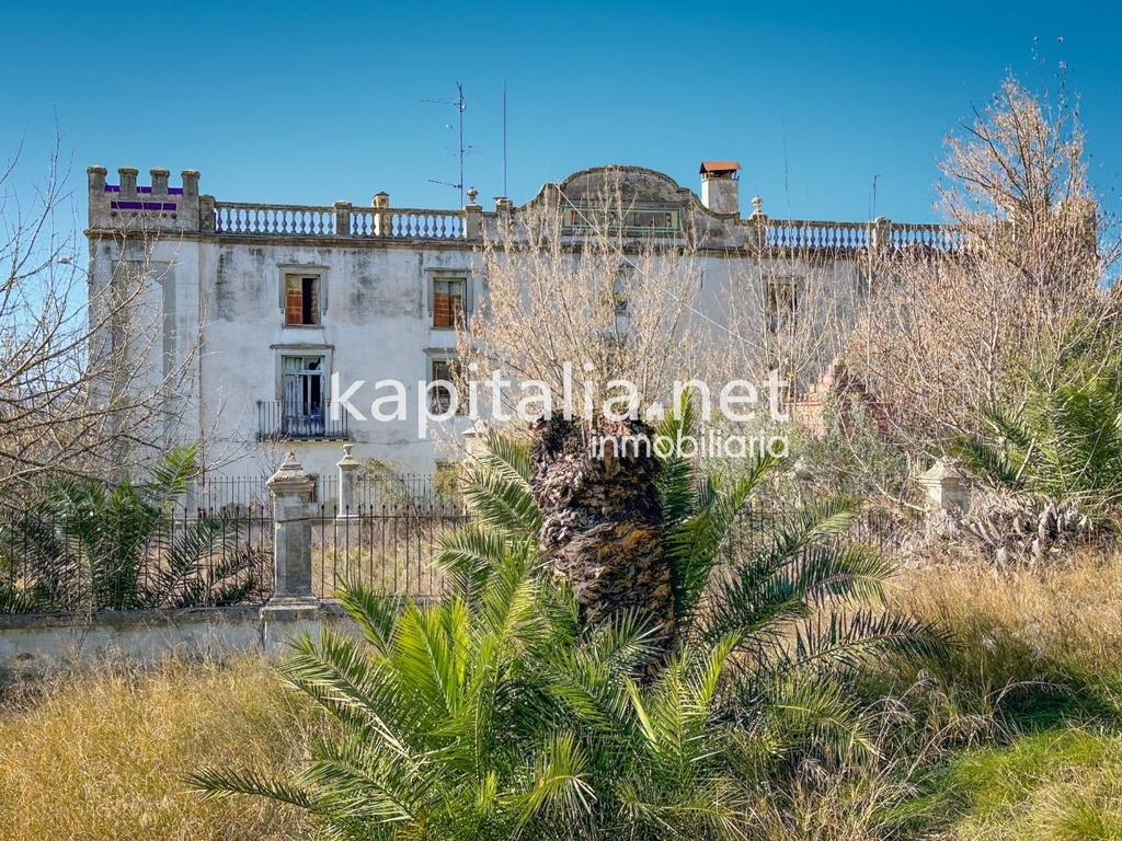 Finca emblematica a la venta en Ontinyent, en la urbanización del Pilar.