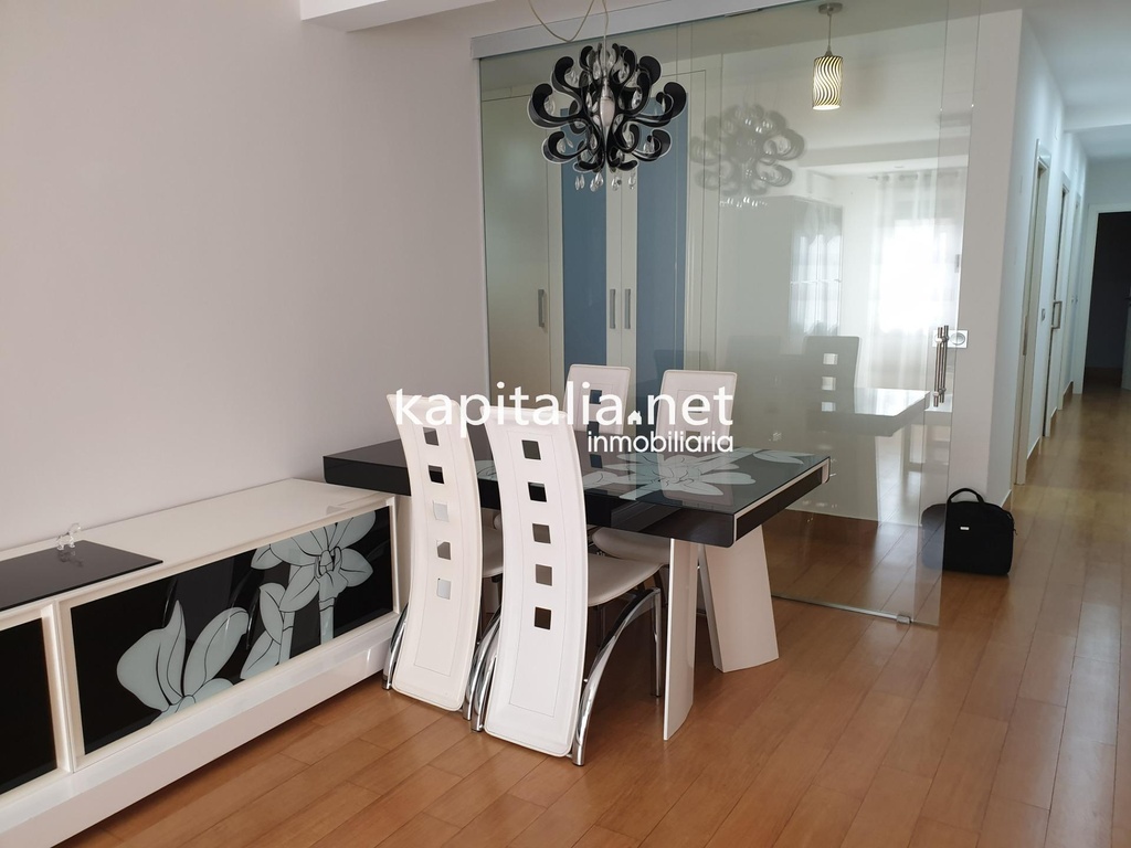 PISO A LA VENTA EN CENTRO DE CANALS