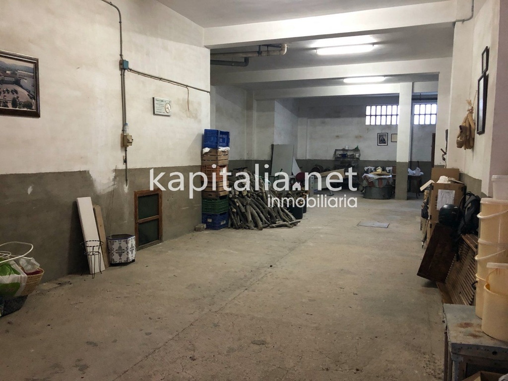 Local comercial con patio en el Llombo