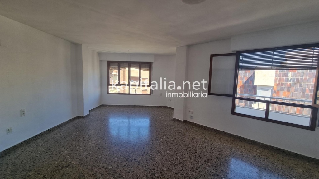 Piso chaflan a la venta en Ontinyent.