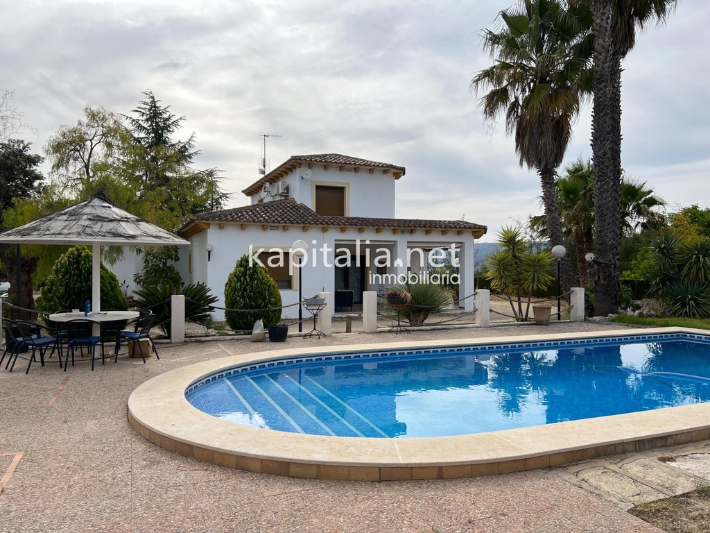 EXCELENTE CHALET EN ONTINYENT MUY PRÓXIMO A LA POBLACIÓN
