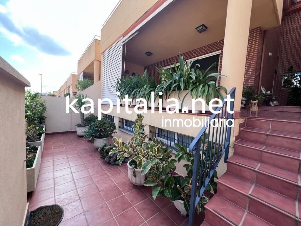 EXCLUSIVO ADOSADO A LA VENTA EN ZONA LA BOLA DE XATIVA