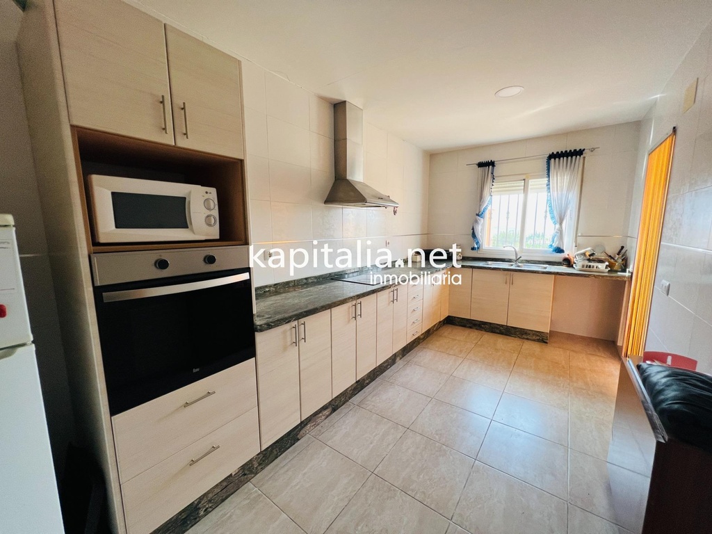 GRAN OPORTUNIDAD DE ADOSADO SEMINUEVO EN VENTA EN BENICOLET