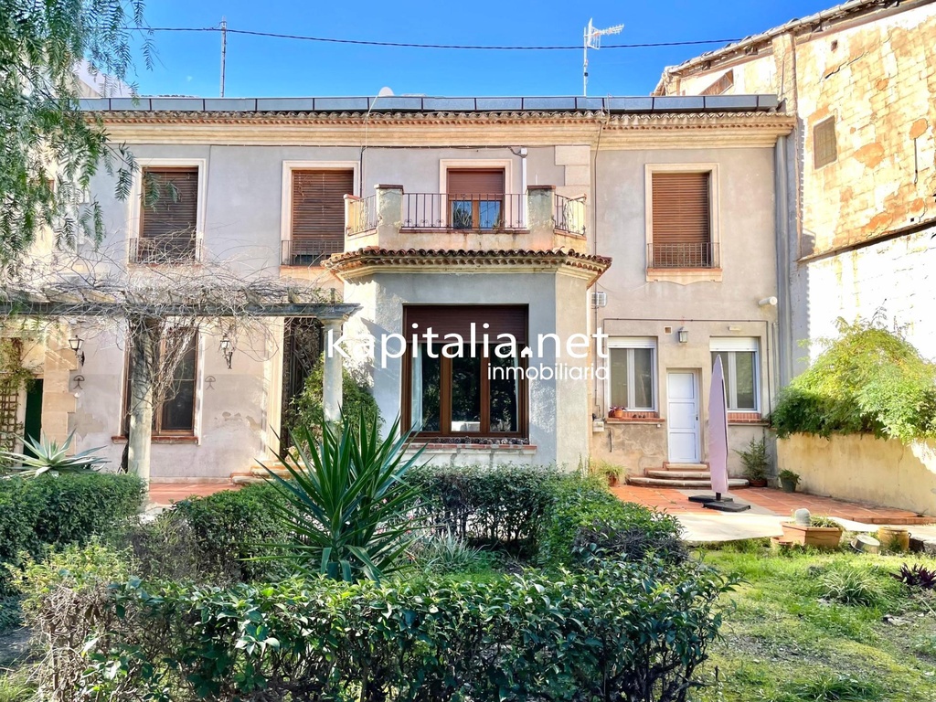 Gran casa señorial con gran  jardín a la venta en Cocentaina!