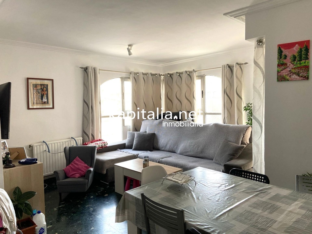 INTERESTING FLAT FOR SALE IN ALCOY NEAR THE COMMERCIAL CENTRE OF ALZAMORA.