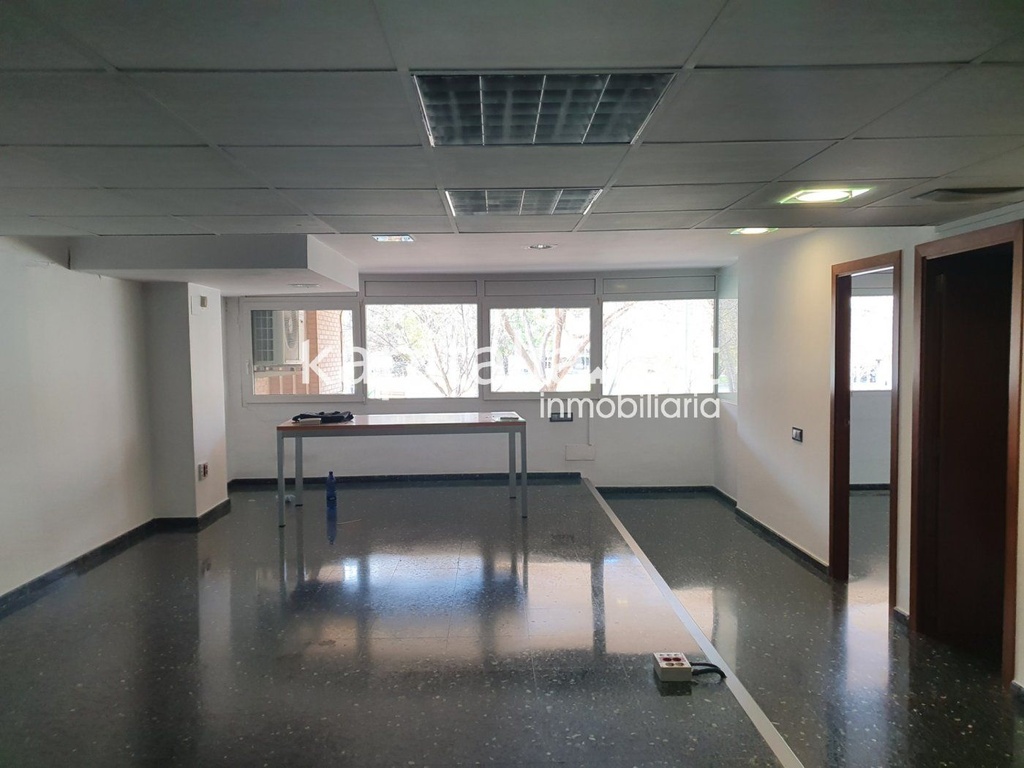 Mezzanine for rent in Ontinyent.