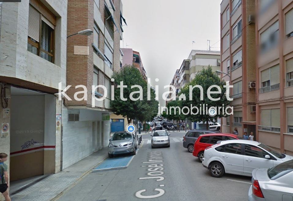 Plaza de parking para motos en alquiler en centro de Ontinyent (Valencia)