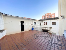 Gran casa a la venta en Ontinyent de los años 30