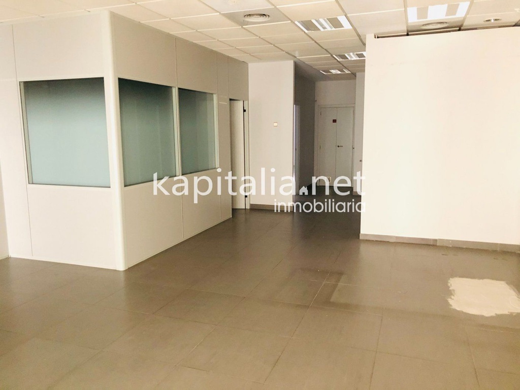 Local comercial en L'Enova