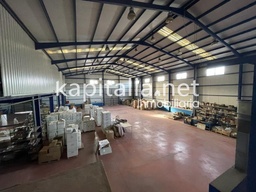 nave industrial al lado de la A7