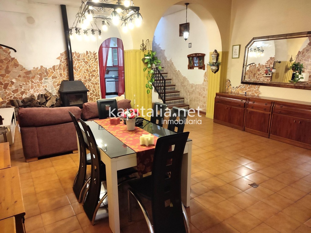 CASA A LA VENTA EN ADOR