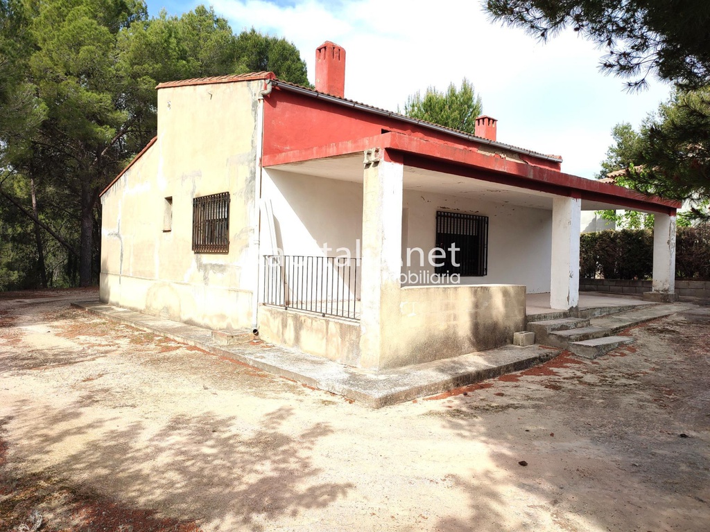 CASA DE CAMPO A LA VENTA  EN ONTINYENT, UBICADA EN LA SOLANA.