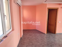 COMMERCIAL PREMISES FOR RENT IN ONTINYENT LOCATED IN A CENTRAL AREA.