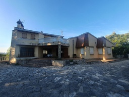 Spectacular villa for sale in Carricola.